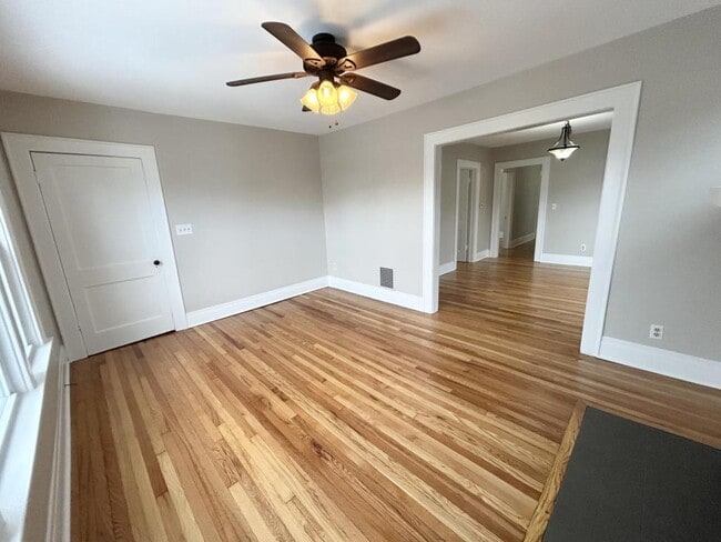 Photo - 214 Woodbine Ave