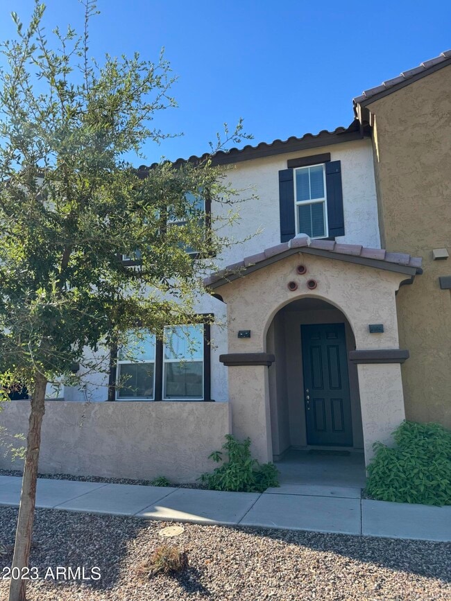 Building Photo - 576 W Westchester Ave