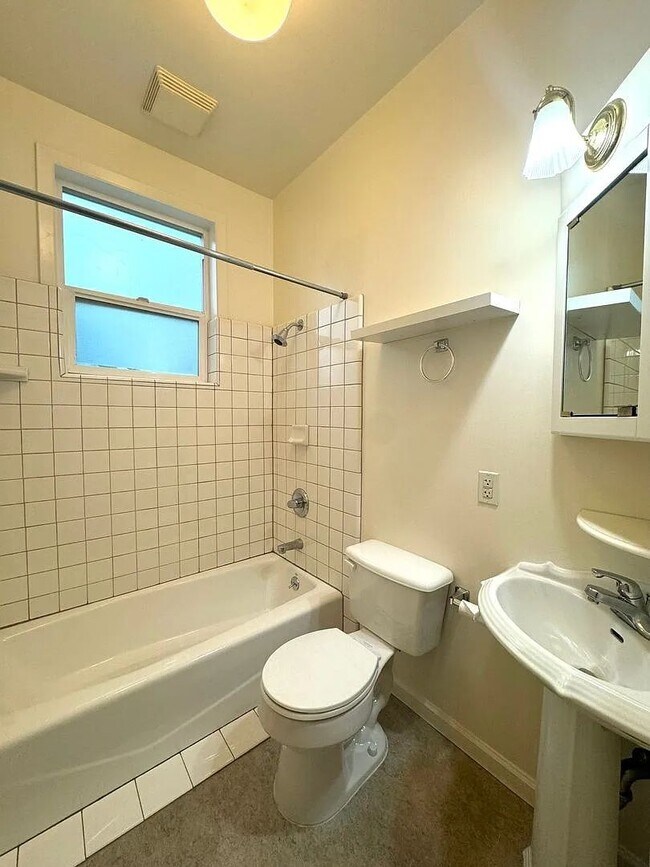 Photo - 4107 California St Unidad 4