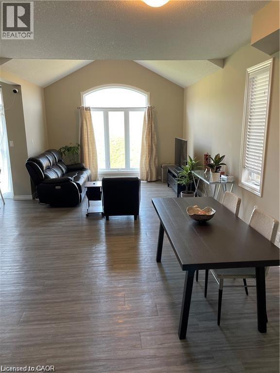 Photo - 449 Avens St