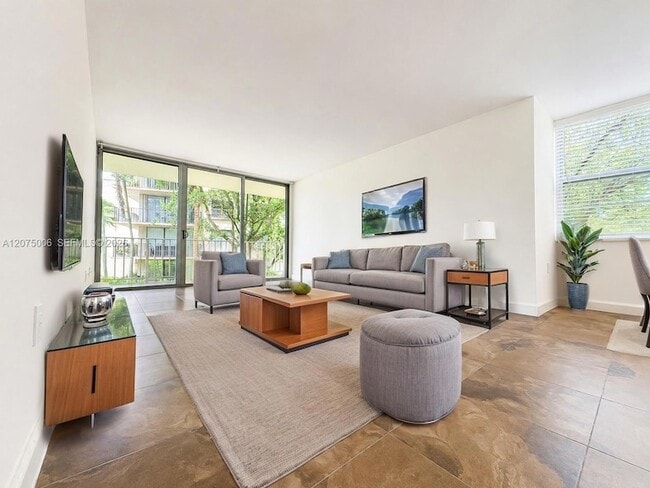 Building Photo - 13100 SW 92nd Ave Unit A-212