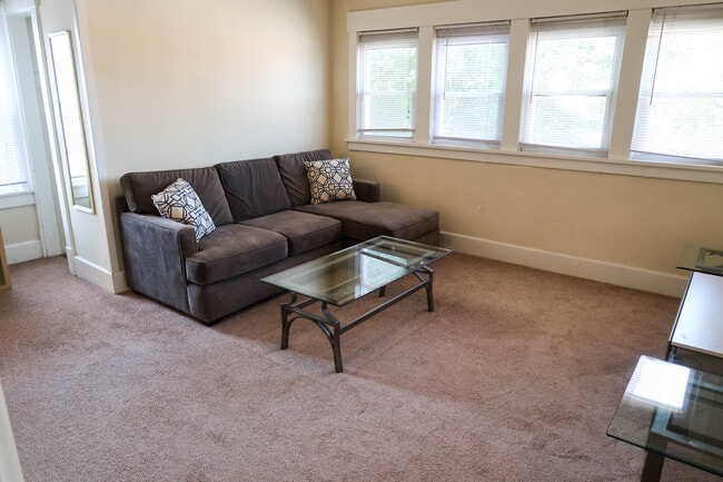 Photo - 106 S 4th St