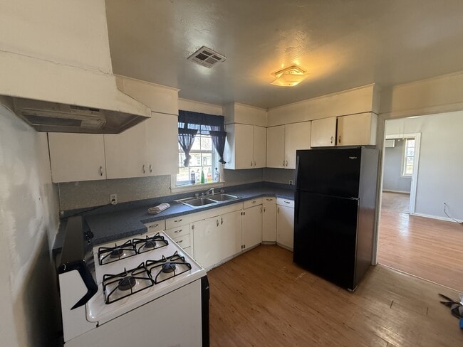 Photo - 323 N Stonewall Ave