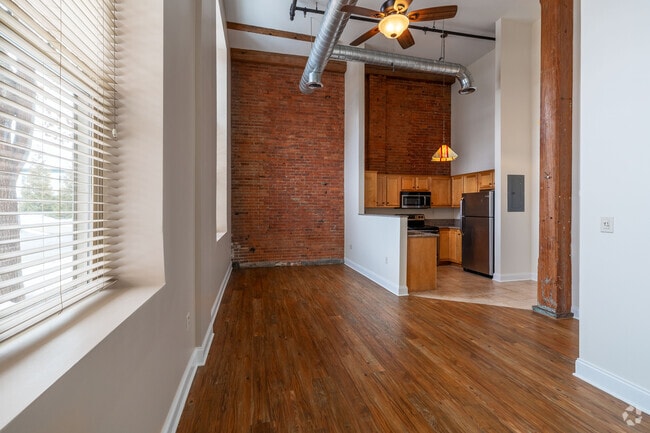 Studio, 1BA - Living Room