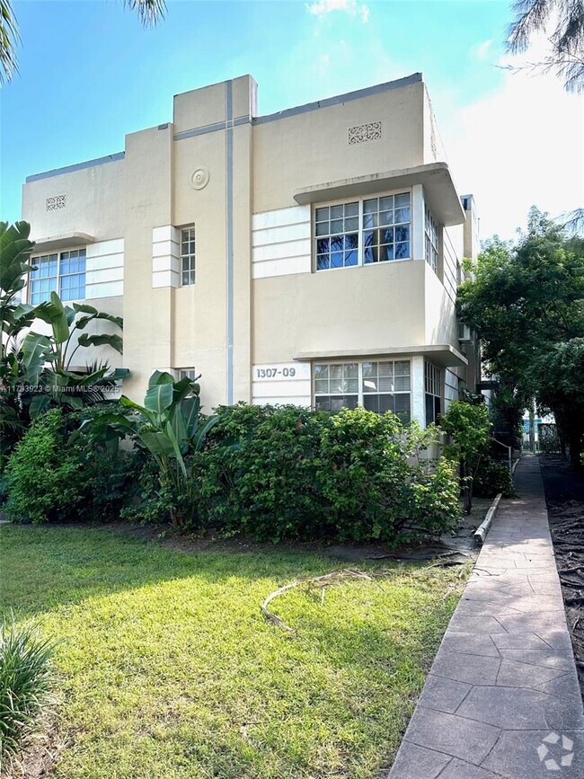 Building Photo - 1309 Euclid Ave Unit 8 Rental