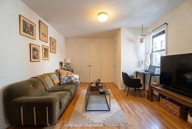 Photo - 118 E 4th St Unit 11