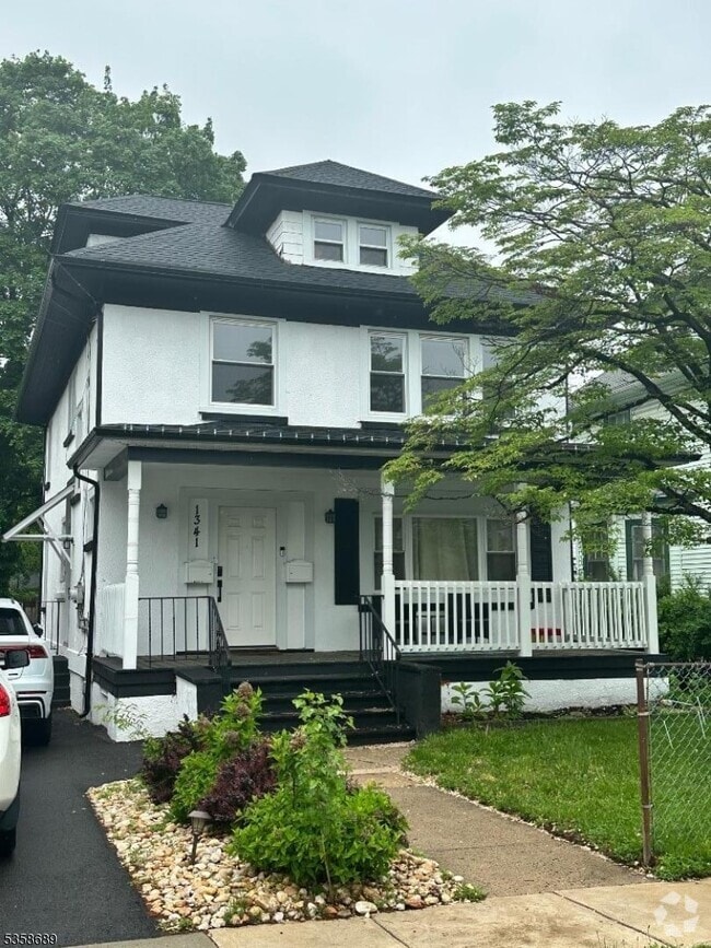 Building Photo - 1341 E 2nd St Rental