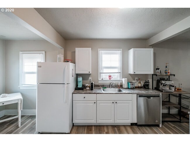 Photo - 550 Rosemont Ave NW