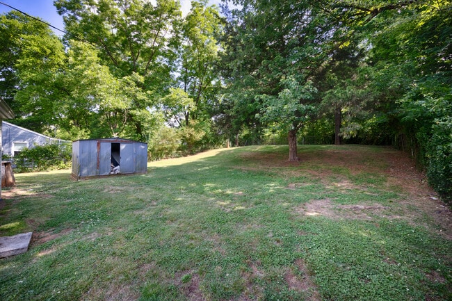 Photo - 907 Fairway Dr NW