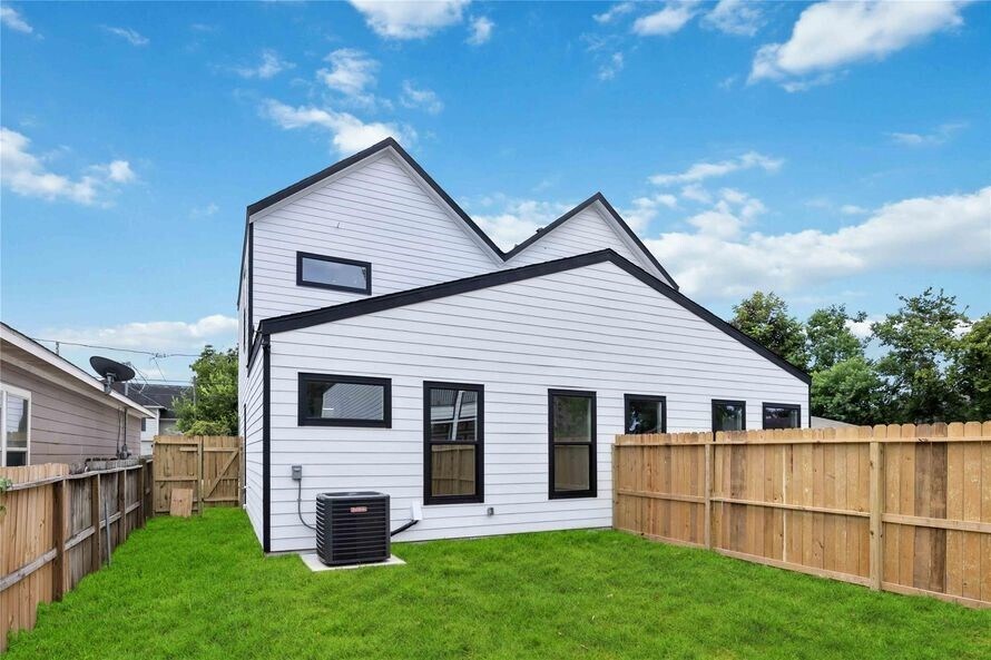 Photo - 4337 Clover St