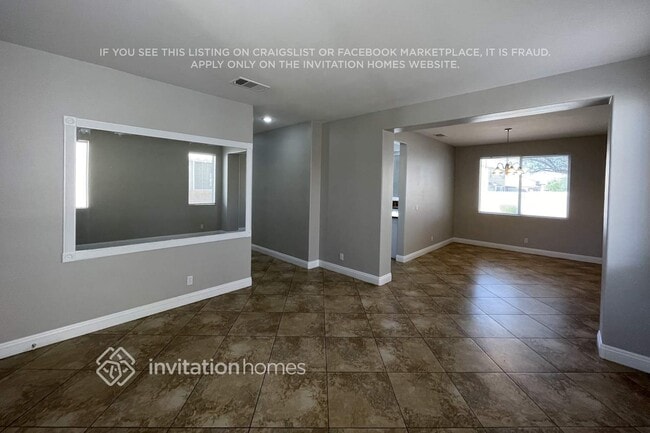 Photo - 592 Kavanagh Pl