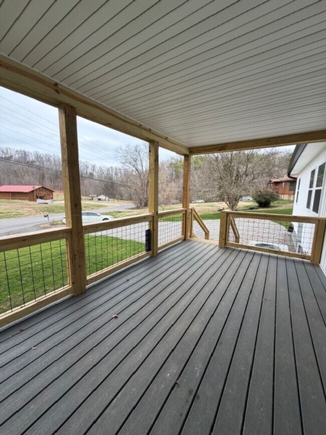 Photo - Walland 37886 - Fully remodeled 3 bedroom, 2 bath home - Contact Ed Johnson (865) 924-5045