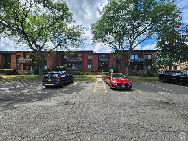 Building Photo - 8 Charles Ln Unit 1C Rental