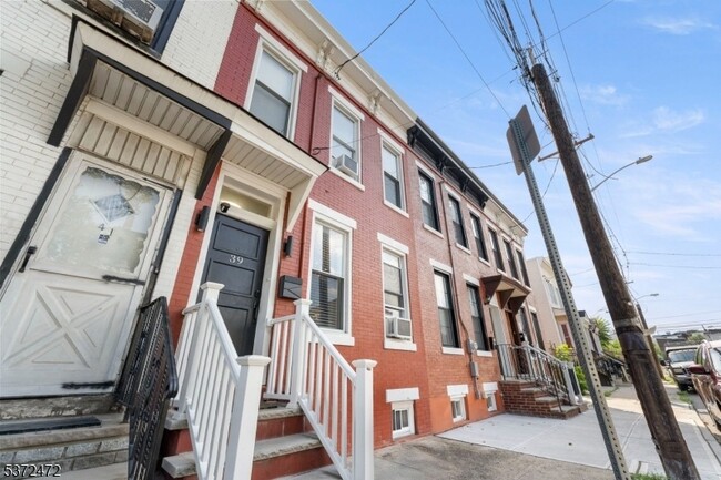 Building Photo - 39 Emmet St Rental