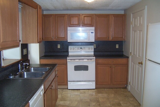 Photo - 25 E Main St