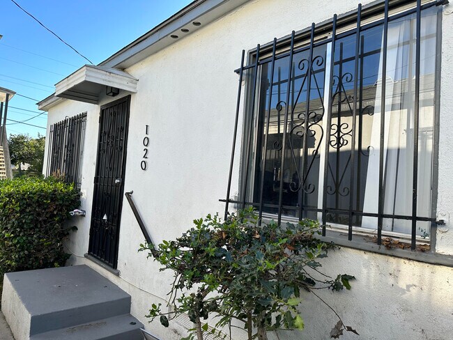 Photo - 1016 W 102nd St