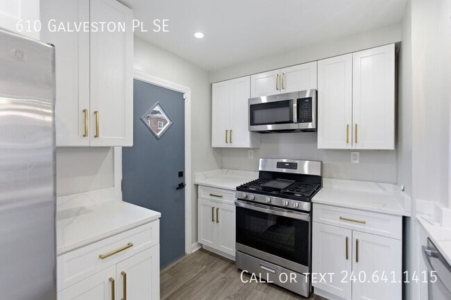 Photo - 610 Galveston Pl SE