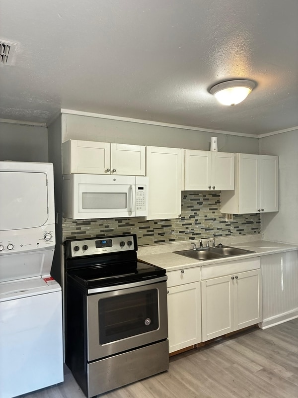 Photo - 314 Celery Ave S