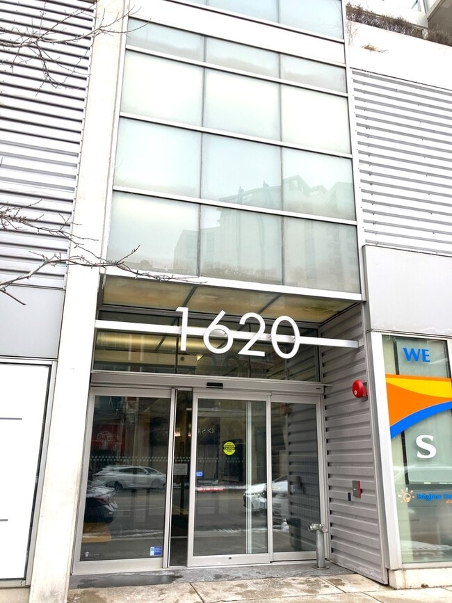 Building Photo - 1620 S Michigan Ave Unit 805
