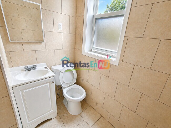 Photo - 76 N 9th St Unidad 14