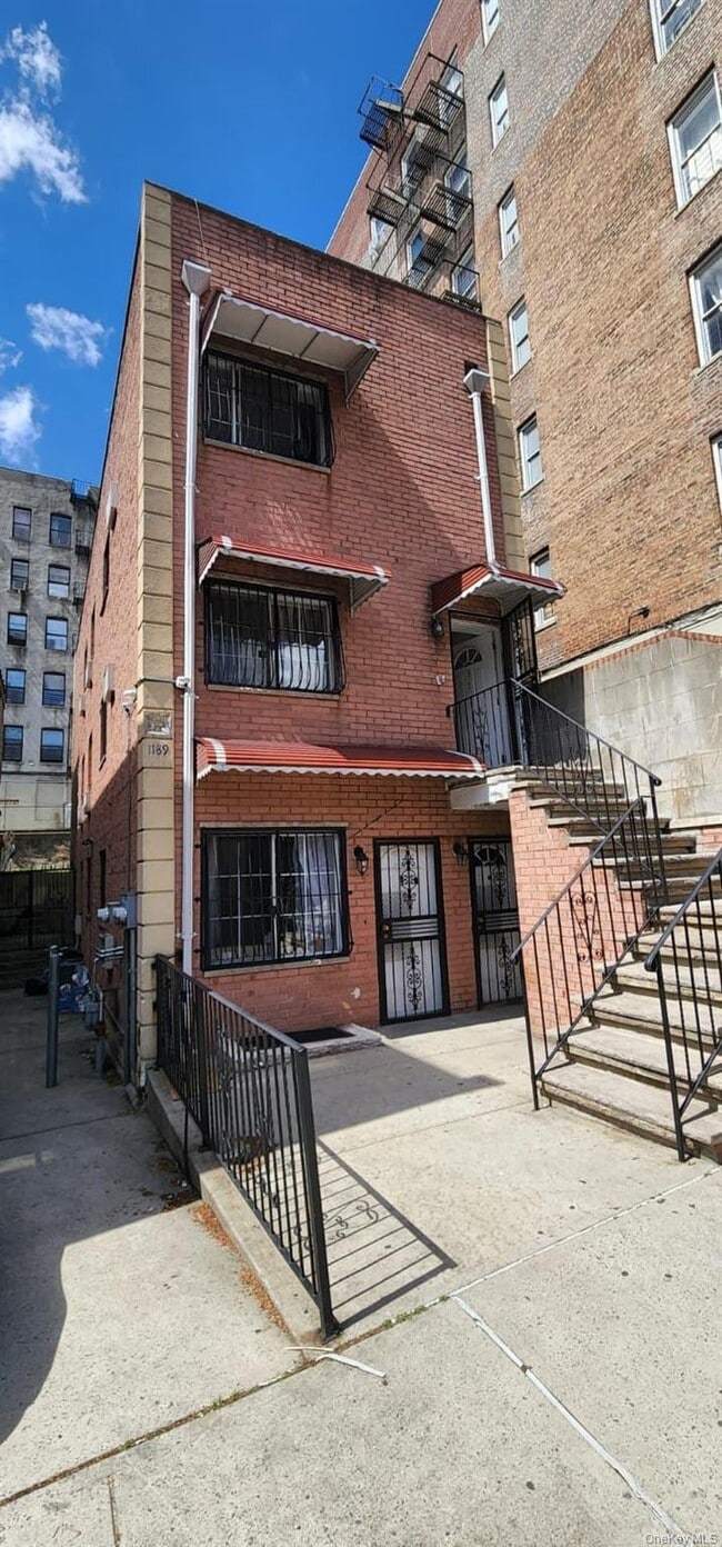 Building Photo - 1189 Grant Ave Unit 2