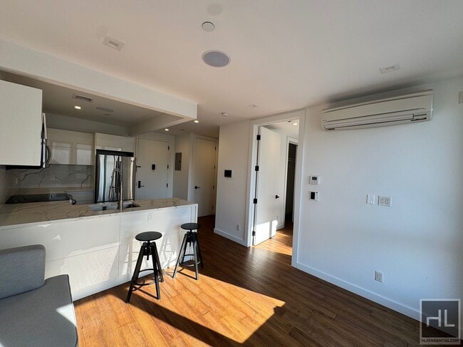 Photo - The Vitoria - 27=04 Astoria Blvd Luxurious... Apartamento Unidad 304