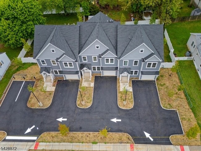 Building Photo - 8 Travers Ave