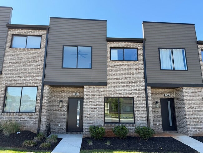Building Photo - The Allure Townhomes Newer Rustburg Community
