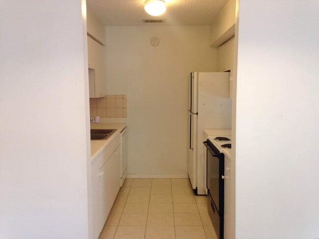 Photo - 2 bed/1 ba: Lady Bird Lake Condo, Short Walk to Downtown!