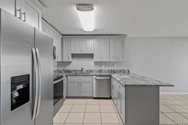 Building Photo - NEWLY RENOVATED 3/2 Duplex near Sleepy Hollow Sports Complex in Leesburg