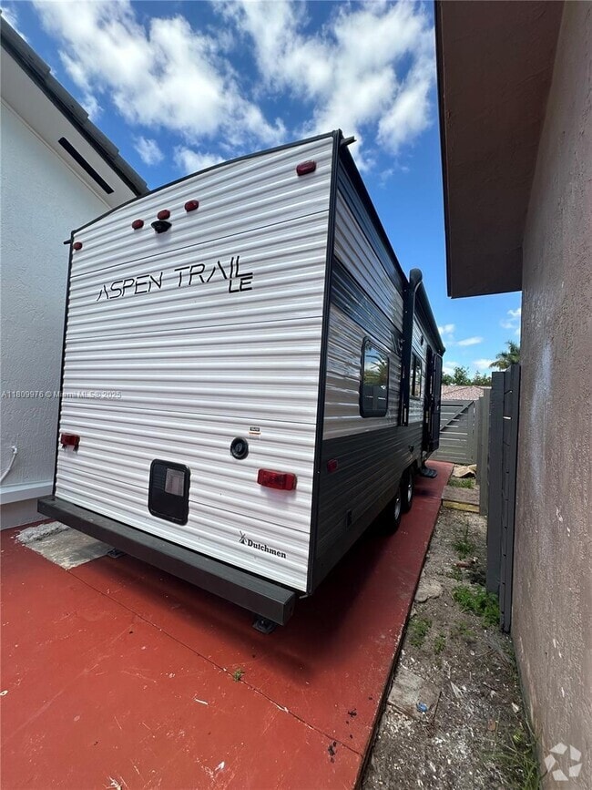 Building Photo - 18211 SW 143rd Ct Rental