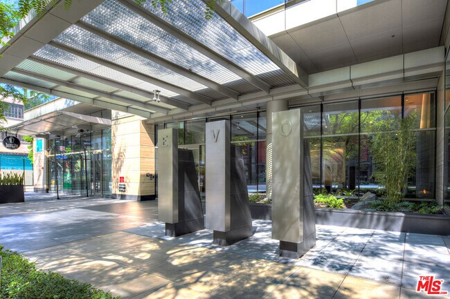 1155 S Grand Ave Unit 1908