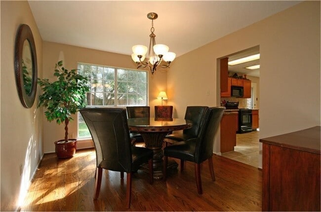 Photo - 7 Thrush Grove Pl