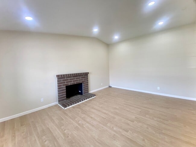 Photo - Bright Updated 4 Bedroom Home with Spacious Yard for Rent - Union City!