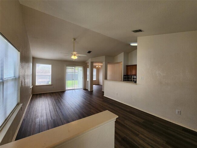 Photo - 111 Prairie Springs Cove