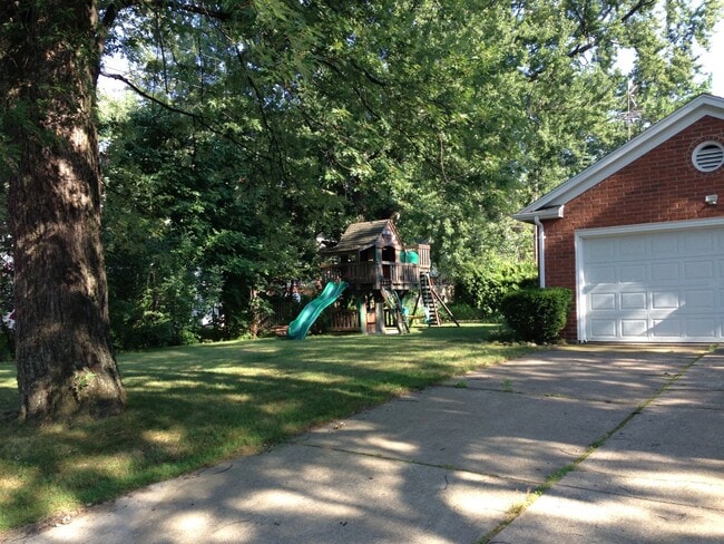 Photo - 119 W 41st St