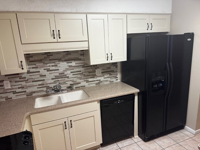Photo - "Charming 2-Bed Townhouse Retreat with Mod...