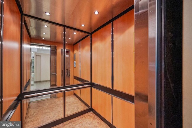 Photo - 5340 Holmes Run Pkwy Unit 704