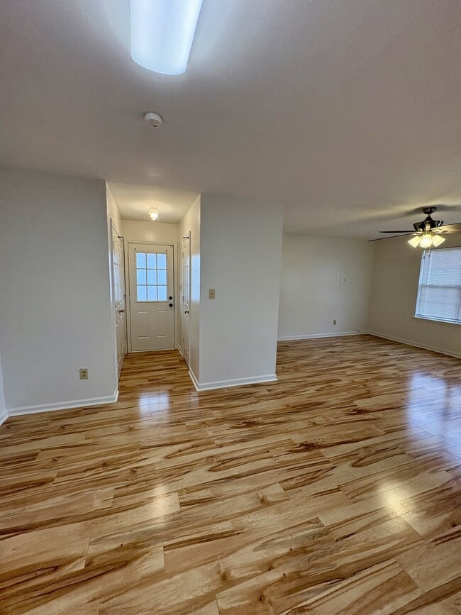 Photo - 700 Fleming St