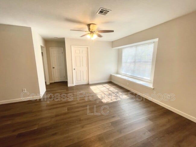 Photo - 501 Karnes Dr