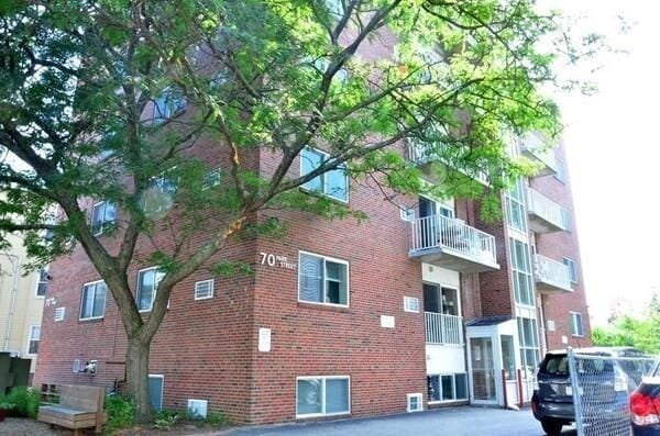 Building Photo - 70 Park St Unit 61