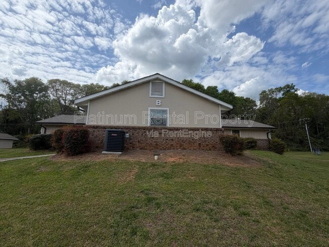 Building Photo - 1492 Waverly Way Unit B-4
