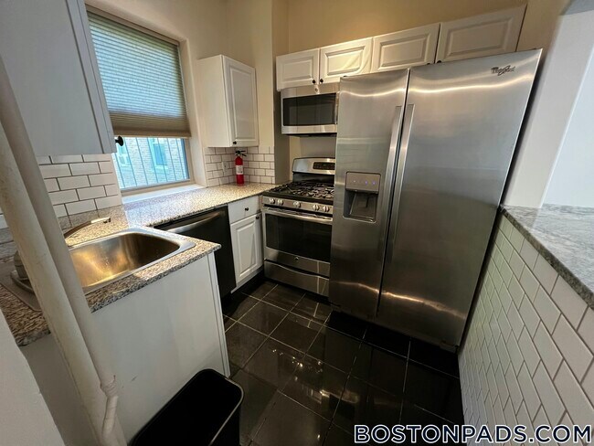 31 Queensberry St Unit 12A
