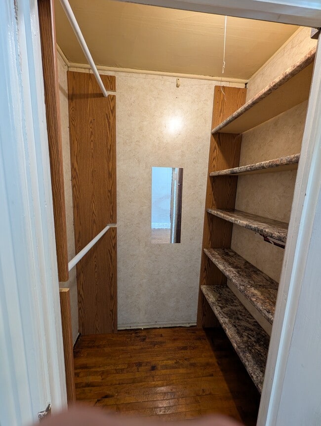 Photo - 2 bedroom 1 bath unit. Near downtown St Paul. On the busline