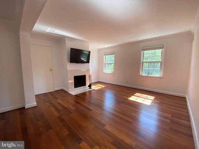 Photo - 527 Bashford Ln Unit 3