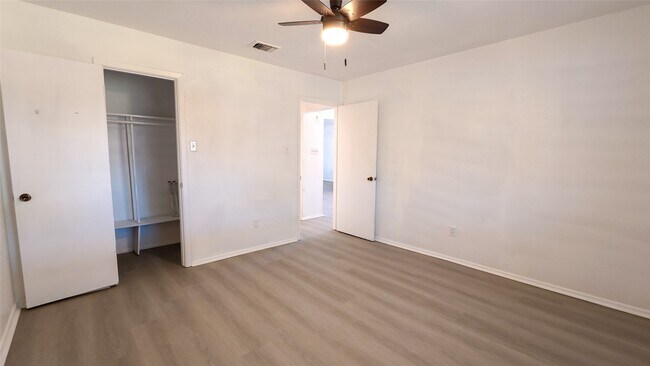 Building Photo - 9519 Wellsworth Dr