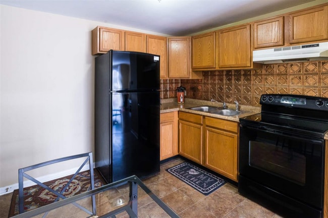 Photo - 99 East Broadway