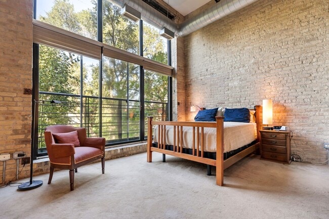 Photo - 1935 N Fairfield Ave Unit 306