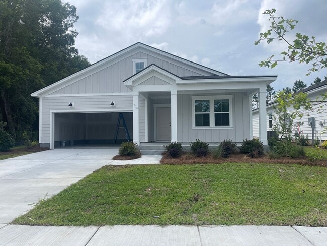 978 Longleaf Dr