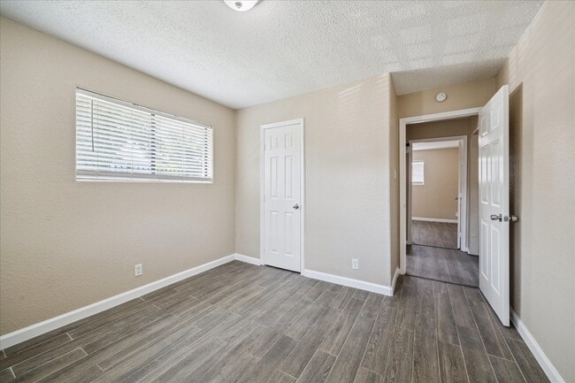 Photo - 5107 Clover St